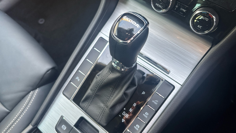 Skoda Superb 1.4 TSI iV SE Technology DSG 5dr Estate